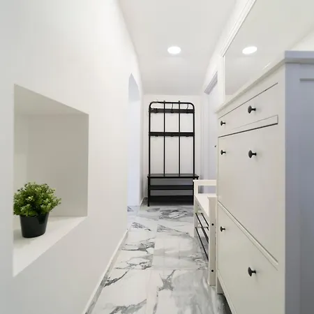 아파트 Blue Eden In Old Town Private Penthouse *
