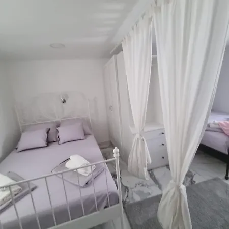 아파트 Blue Eden In Old Town Private Penthouse 자다르