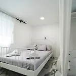 Blue Eden In Old Town Private Penthouse Apartman